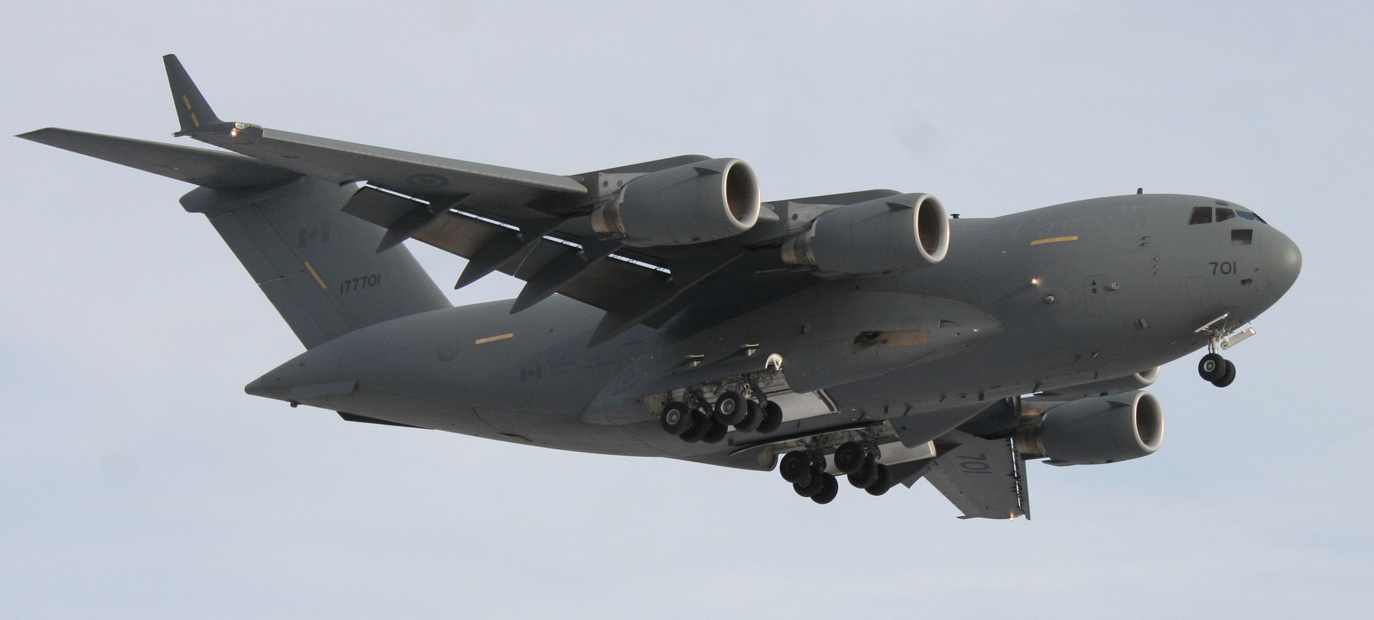         Boeing's C-10 GlobeMaster 111
IAF plans to induct 10 large, C-17 Globemaster III aircraft. Boeing has almost finalized a deal to supply 10 of these C-17 for the IAF strategic lift capability, with an option to buy another 10 in future!