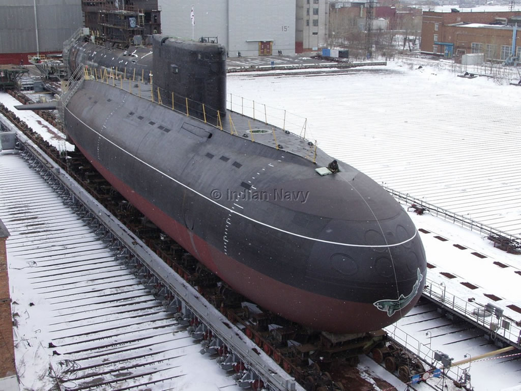 SSK_Kilo_Class_INS_Sindugosh undergoing refit at Amur Shipyard, Komsomolsk in Russia
