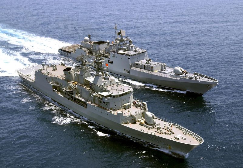HMS_Anzac & INS_Tabar_in_INDO_AUSSIE_Naval_Exercise_Indian_Ocean  