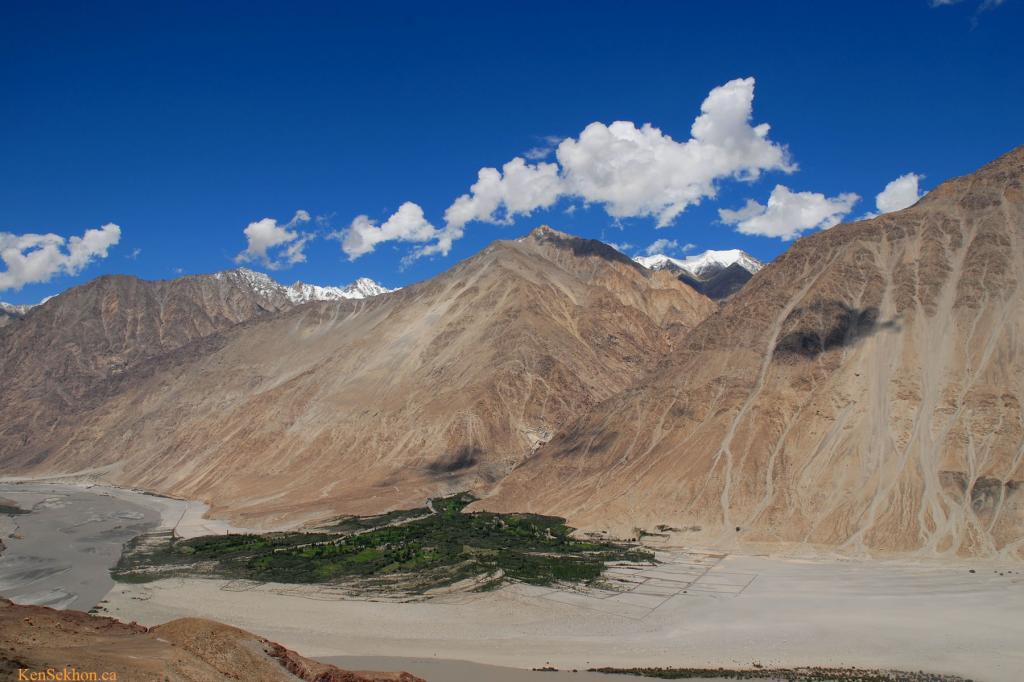 India_Ladhak_Tibet(China_Occupied_Tibet)_Border_Summer 