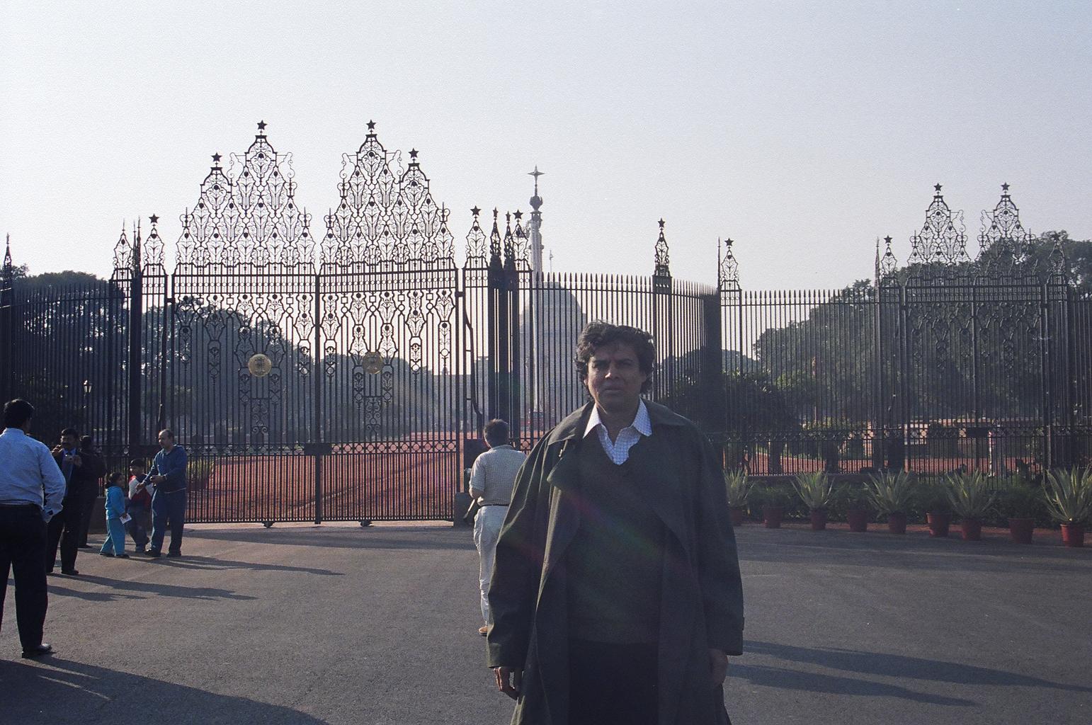Myself, standing, with the 'RASHTRAPATI BHAVAN', in the background; New Delhi (1/14/08) 