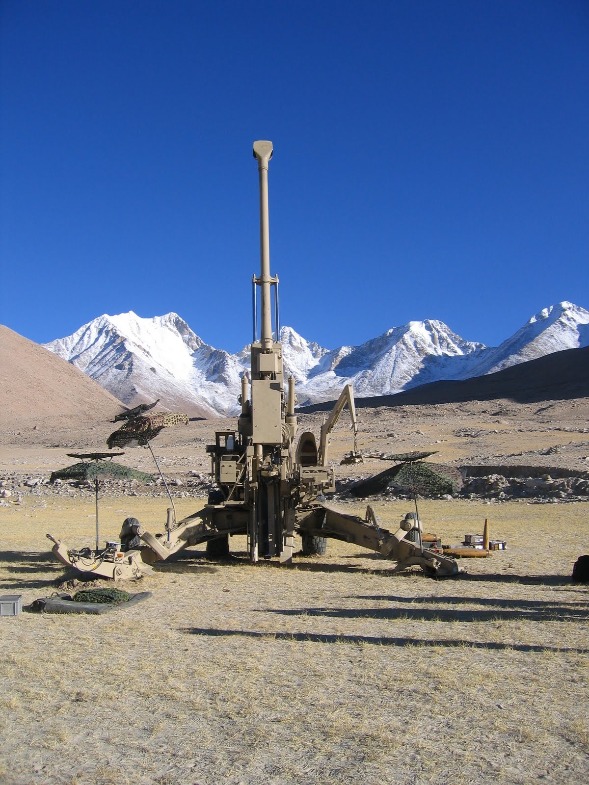  Bofor's 'FH77 B02' 155mm 52Caliber Towed Artillery Gun in trials in Ladhak, Kashmir. Indian Army has already descided to buy the M777A2 155mm 52Caliber, Ultra Light version of this Howitzer, for its mountain divisions ! This 'FH77 B02', field artillery-gun, is the prefered choice of the Army & has already won the tender but due to government bureaucracy, the deal has been stalled.