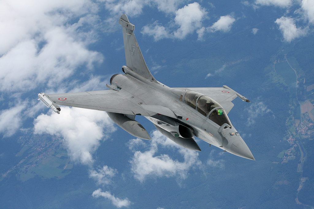        Dassualt's RAFALE-C Onmirole Strike Jet Fighter
The French have offered complete (100%) Transfer Of Technology for manufacture & the source code for the Active Electronic Scanned Array (AESA) Radar; if the RAFALE-C is selected by India for the MMRCA for the IAF 