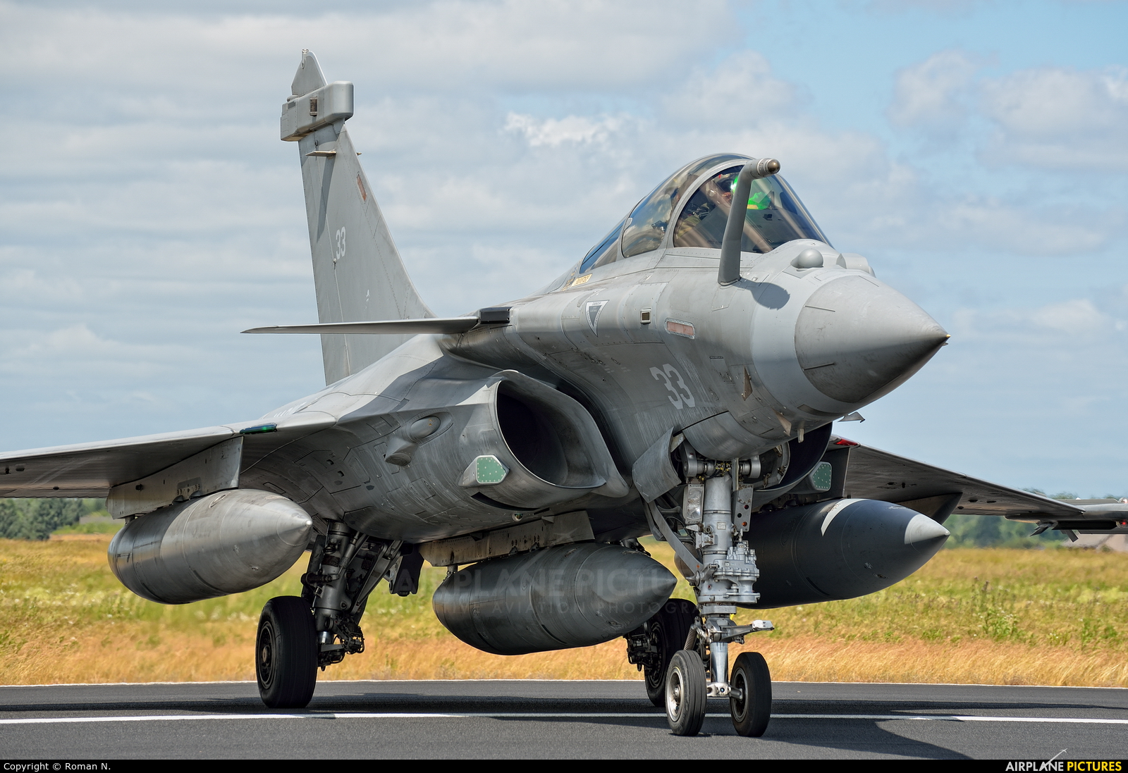        Dassualt's RAFALE-C Onmirole Strike Jet Fighter
The French have offered complete (100%) Transfer Of Technology for manufacture & the source code for the Active Electronic Scanned Array (AESA) Radar; if the RAFALE-C is selected by India for the MMRCA for the IAF 