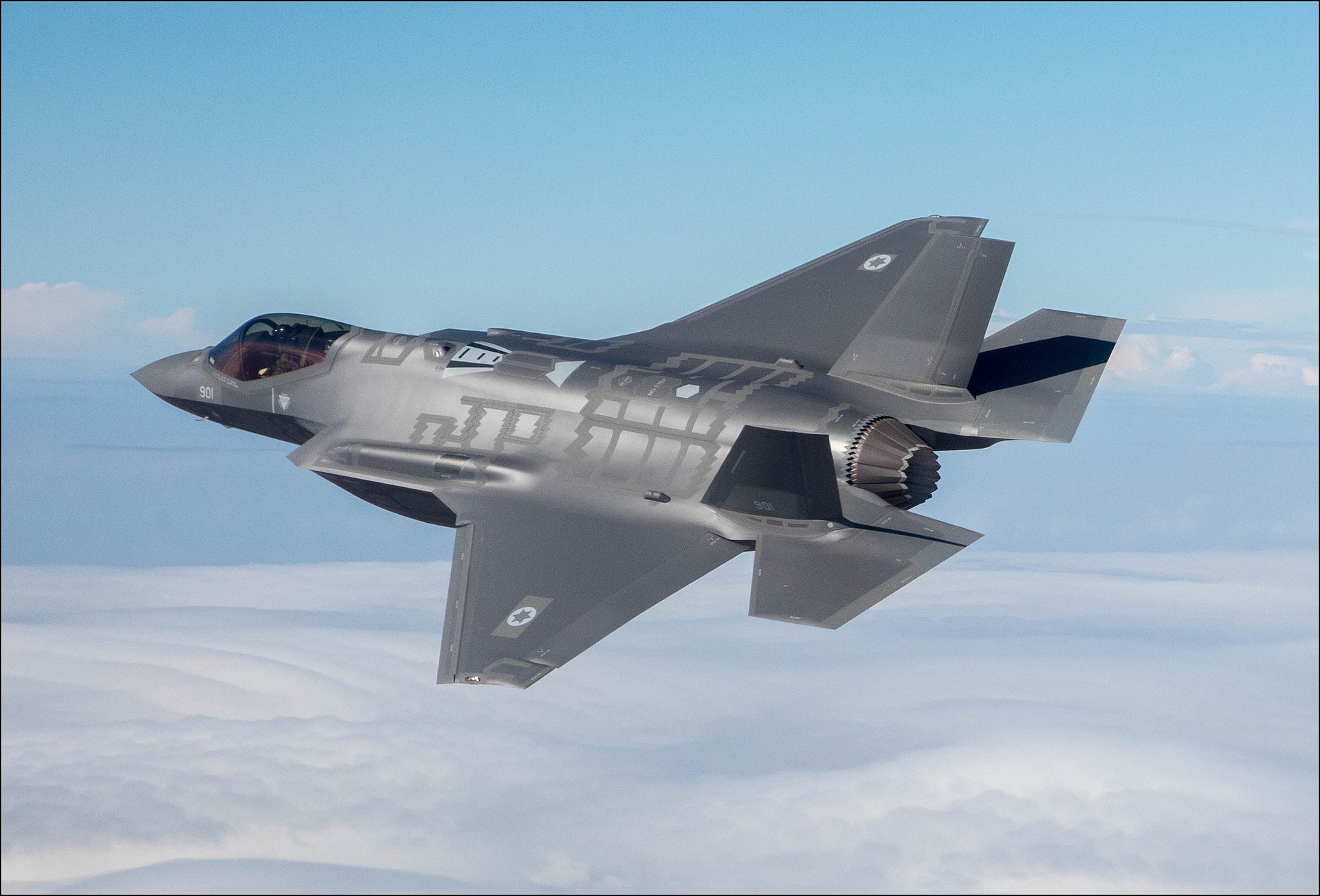         Boeings F-35A Stealth Fighter
BOEING has offererd INDIA the futuristic JSF-F35; that is 5th Generation & under development !!!