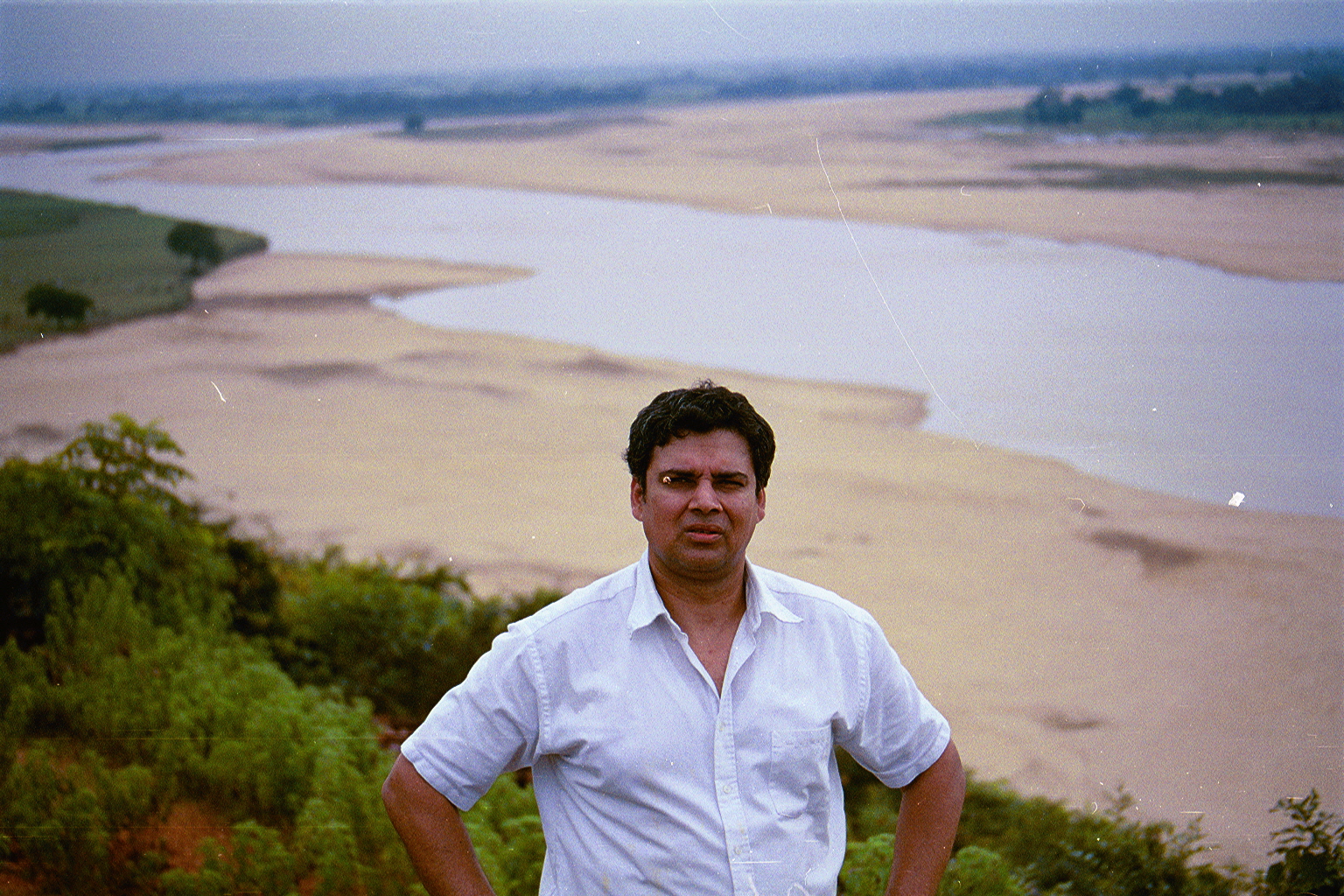 'Click to enlarge' Myself standing on the slope of the hill; overlooking the banks of River 'Quil', Mallehpur, North Bihar, India