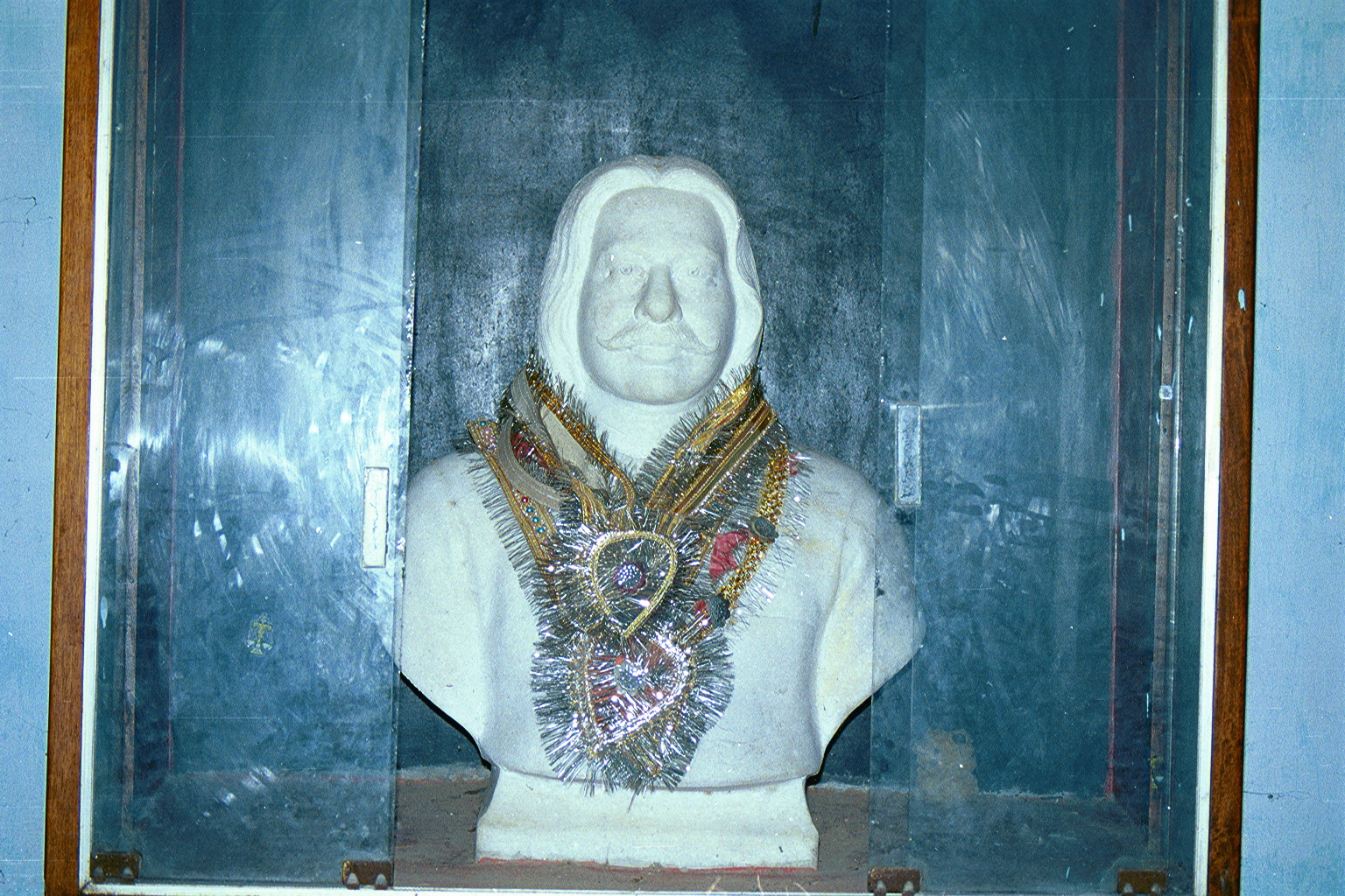 CLICK TO ENLARGE - A marble bust (statue) of my Late Great Grandfather Mr J. P. Chaturvedi, at the 'Mallehpur' railway station. The entire station, including the railway yard was built on our property in the 1920's at 'Mallehpur', Monghyr(District), BIHAR, North India